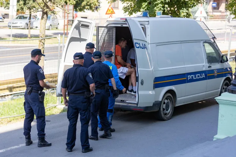 Ovo su lica osumnjičenih za zločine iz '91. kod Vukovara: Zarobili su i zlostavljali'