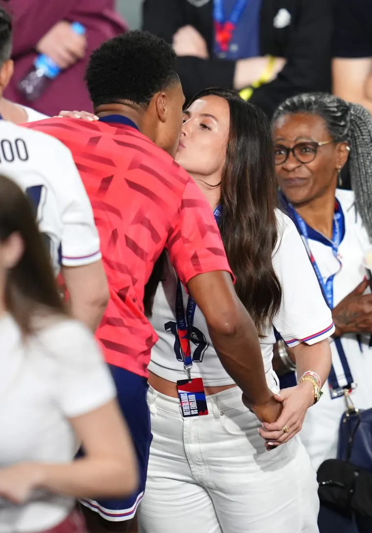 Engleski junak nakon gola u 90. za finale Eura pokazao kakav je frajer: Svi pričaju o poljupcu godine