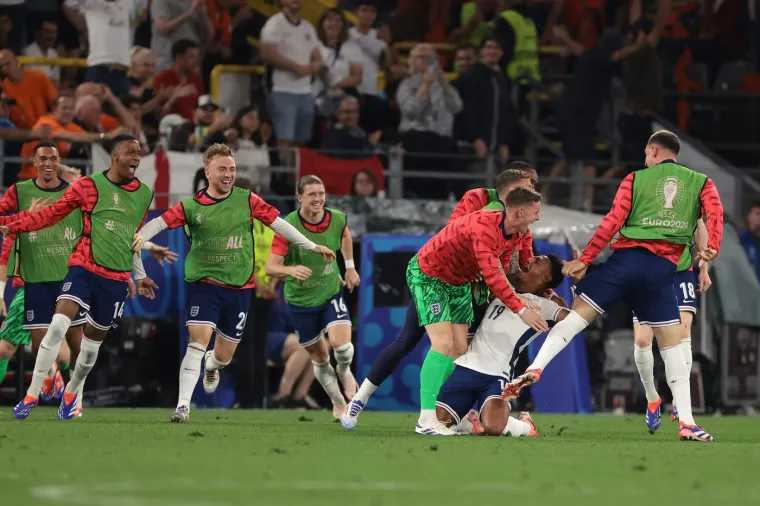 Engleski junak nakon gola u 90. za finale Eura pokazao kakav je frajer: Svi pričaju o poljupcu godine