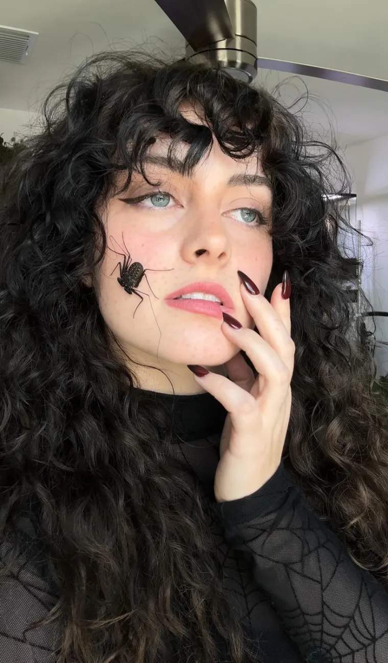 Skupila je vi&scaron;e 200 egzotičnih životinja, s nekima čak dijeli krevet