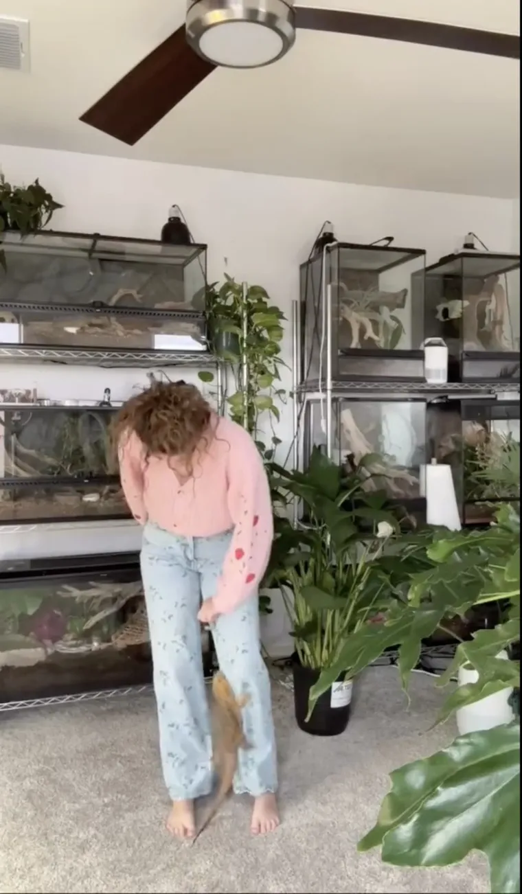 Skupila je vi&scaron;e 200 egzotičnih životinja, s nekima čak dijeli krevet