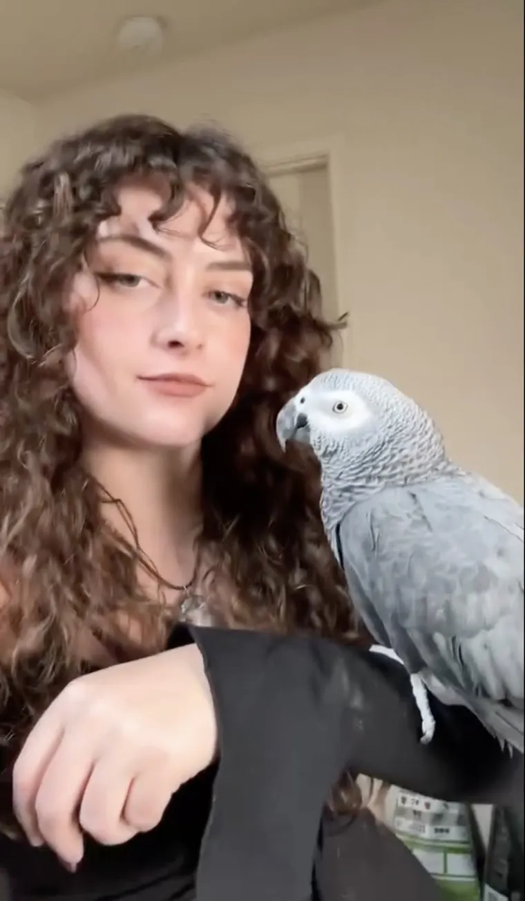 Skupila je vi&scaron;e 200 egzotičnih životinja, s nekima čak dijeli krevet