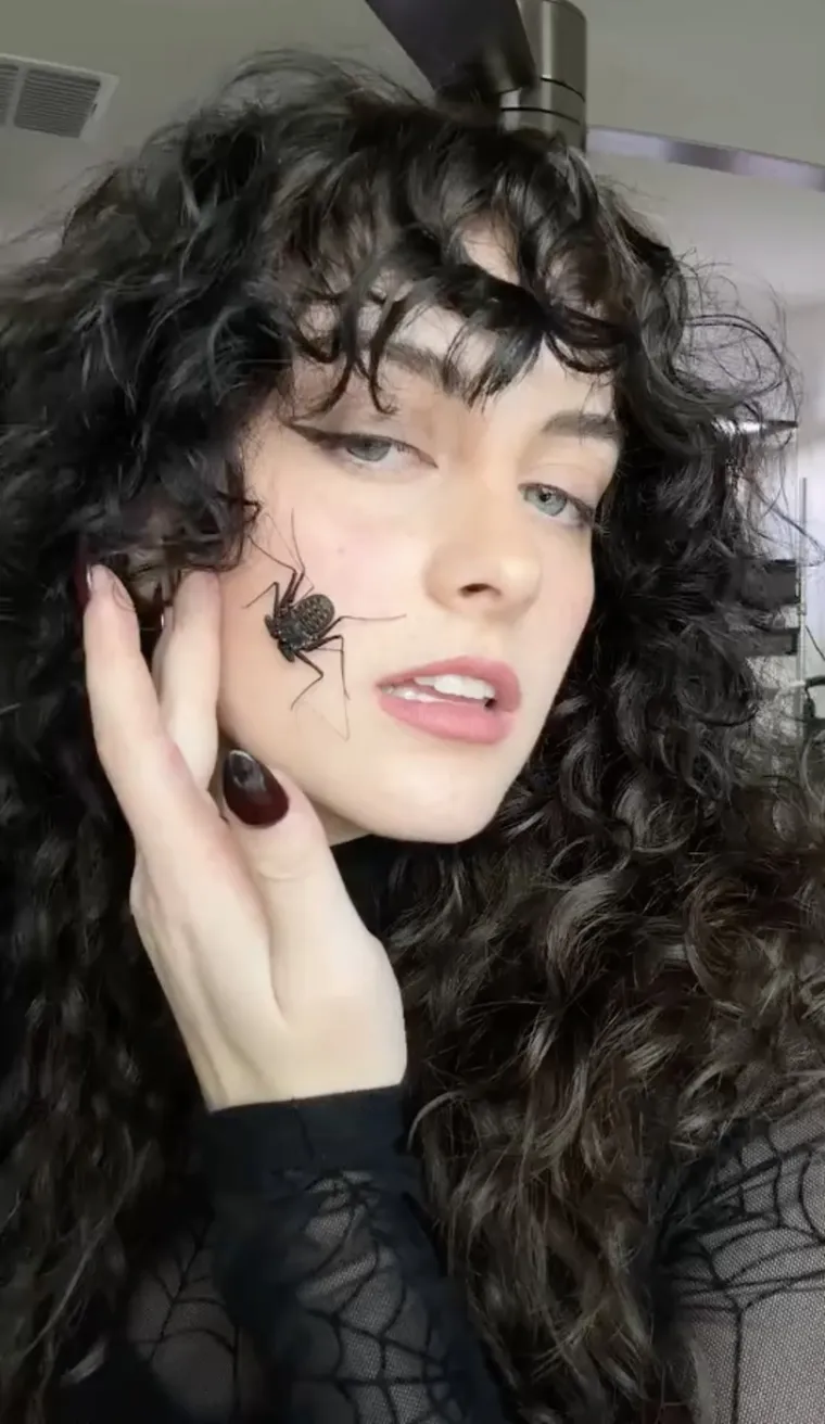 Skupila je vi&scaron;e 200 egzotičnih životinja, s nekima čak dijeli krevet