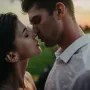 Ako ste vi i vaš partner uživali u ljubljenju na početku vaše veze, pokušajte probuditi romantične osjećaje češćim ljubljenjem. Naime, ljubljenje uzrokuje da vaš mozak otpušta oksitocin i serotonin, potičući zbližavanje, kao i pomažući vam da se oslobodite stresa i tjeskobe.