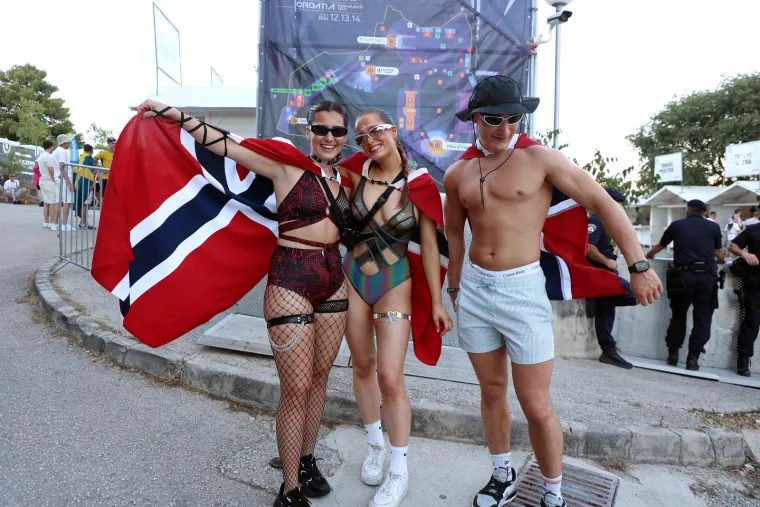 Ivana Knoll užarila atmosferu na Ultri, počelo je party ludilo: Netko na festival poveo tatu, stigli i fratri