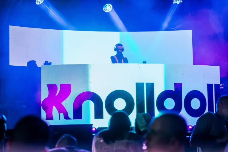 Ivana Knoll užarila atmosferu na Ultri, počelo je party ludilo: Netko na festival poveo tatu, stigli i fratri