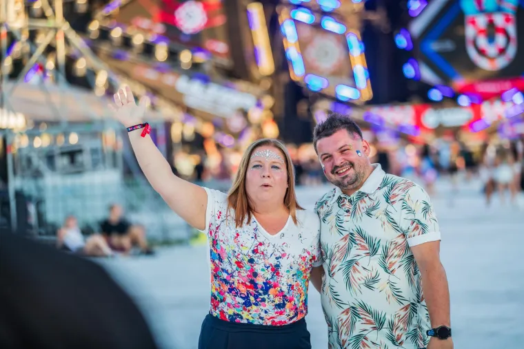 Ivana Knoll užarila atmosferu na Ultri, počelo je party ludilo: Netko na festival poveo tatu, stigli i fratri