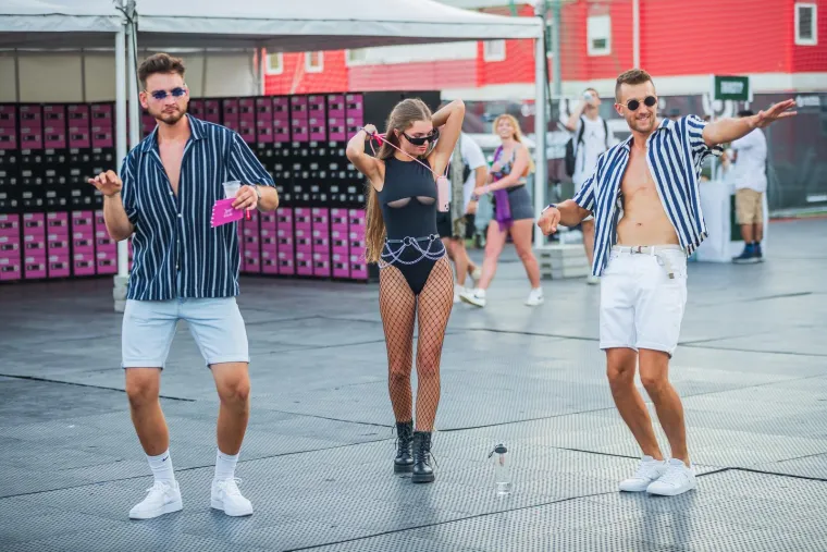 Ivana Knoll užarila atmosferu na Ultri, počelo je party ludilo: Netko na festival poveo tatu, stigli i fratri