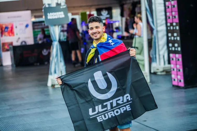 Ivana Knoll užarila atmosferu na Ultri, počelo je party ludilo: Netko na festival poveo tatu, stigli i fratri