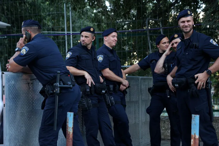 Ivana Knoll užarila atmosferu na Ultri, počelo je party ludilo: Netko na festival poveo tatu, stigli i fratri