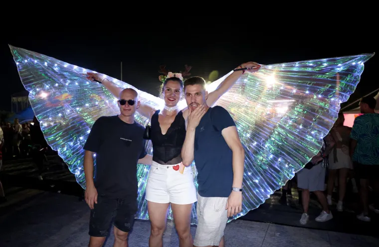 Prva noć Ultre iza nas! Gliteri, neon i partijanje do zore: pogledajte kako je to izgledalo