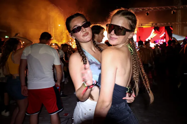 Prva noć Ultre iza nas! Gliteri, neon i partijanje do zore: pogledajte kako je to izgledalo