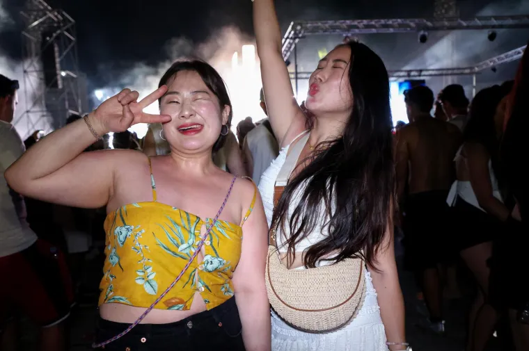 Prva noć Ultre iza nas! Gliteri, neon i partijanje do zore: pogledajte kako je to izgledalo