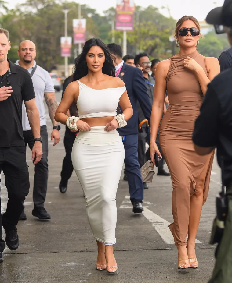 Kardashianke na svadbi sina najbogatijeg Azijanca, odjevnom kombinacijom ukrale show svima