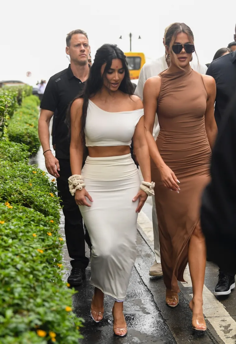 Kardashianke na svadbi sina najbogatijeg Azijanca, odjevnom kombinacijom ukrale show svima