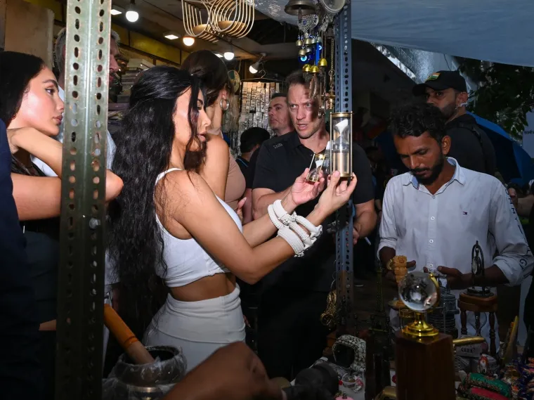 Kardashianke na svadbi sina najbogatijeg Azijanca, odjevnom kombinacijom ukrale show svima