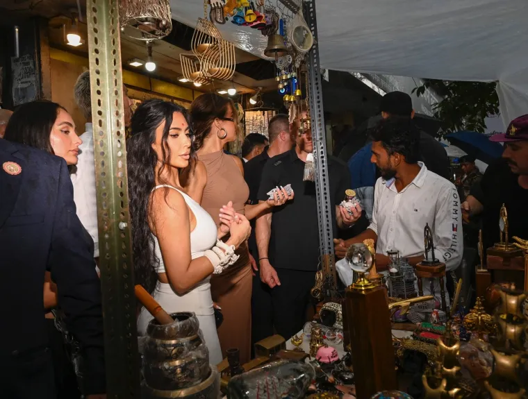 Kardashianke na svadbi sina najbogatijeg Azijanca, odjevnom kombinacijom ukrale show svima