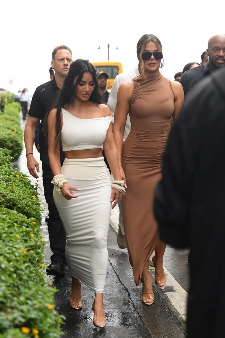 Kardashianke na svadbi sina najbogatijeg Azijanca, odjevnom kombinacijom ukrale show svima