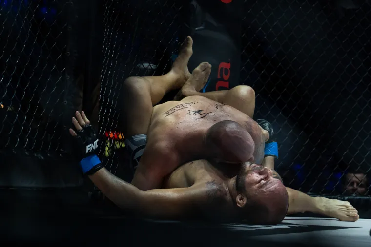 Nokauti, giljotine i poluge: Pogledajte spektakularni FNC 18 iz prvog reda