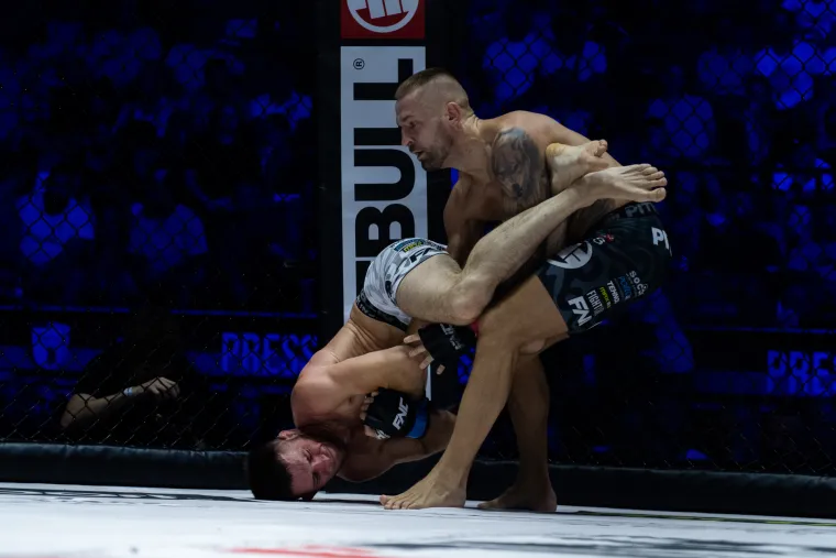 Nokauti, giljotine i poluge: Pogledajte spektakularni FNC 18 iz prvog reda