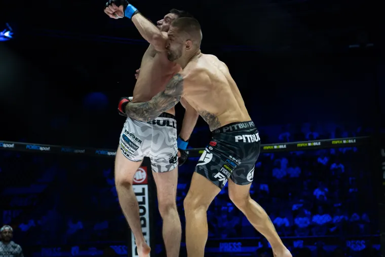 Nokauti, giljotine i poluge: Pogledajte spektakularni FNC 18 iz prvog reda