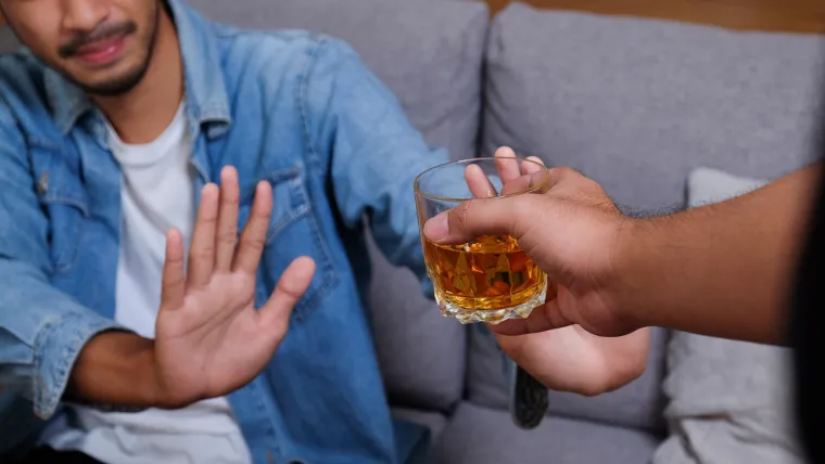 Iako je primamljivo započeti odmor alkoholom, on samo pridonosi dehidraciji.