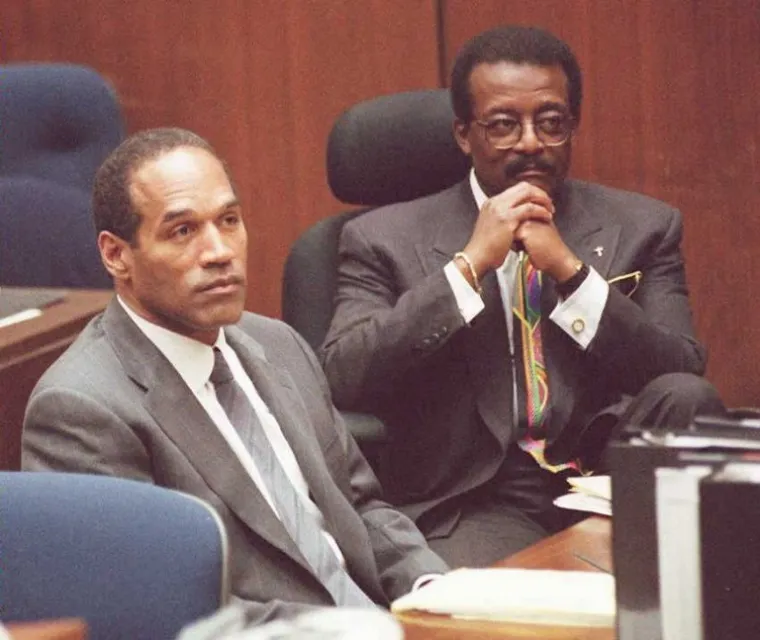Bivša zvijezda američkog nogometa O.J. Simpson, koji je 1995. oslobođen od optužbe za ubojstvo supruge i njezina prijatelja u slučaju koji je izazivao golem inters američke javnosti, umro je u dobi od 76 godina nakon borbe s karcinomom.