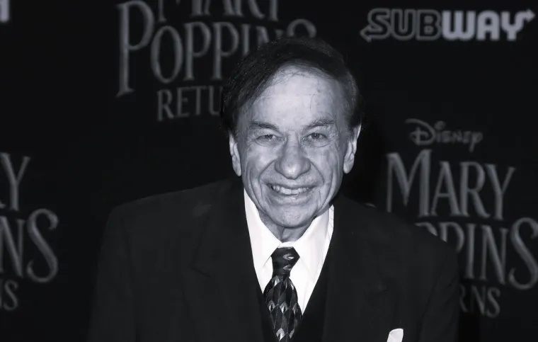 Richard Sherman umro je u 96. godini života, objavio je Walt Disney Co na svojoj web stranici. Umro je na Beverly Hillsu, a kao uzrok smrti navodi se bolest povezana s dobi. Sa svojim bratom Robertom kao partnerom, Richard Sherman nagrađen je s dva Oscara 1965. za rad na animiranom filmu &quot;Mary Poppins&quot;. Neki od njihovih najpoznatijih pjesama uključuju i &quot;Trust in Me&quot; iz &quot;Knjige o džungli&quot;.