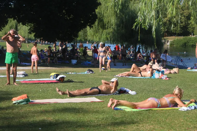 Paklene vrućine ne posustaju, a mnogi su osvježenje potražili u moru i rijekama. Sve vrvi od kupača