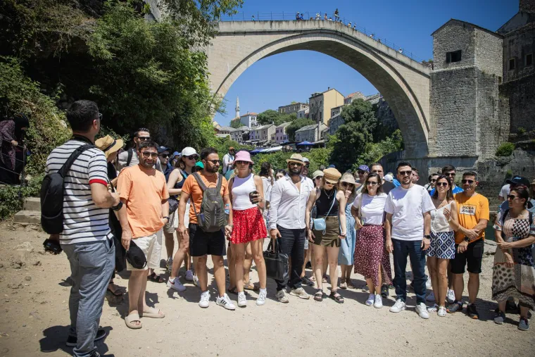 Mostar se kuha na 36 stupnjeva: Ljudi pronašli spas u Neretvi i sladoledu