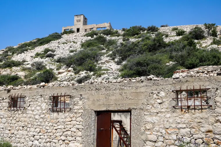 Oni koji se nisu slagali s Titom bili su poslani ovamo. Ovako iz zraka izgleda zloglasni Goli otok