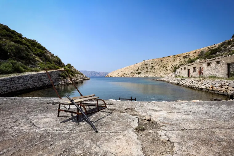 Oni koji se nisu slagali s Titom bili su poslani ovamo. Ovako iz zraka izgleda zloglasni Goli otok