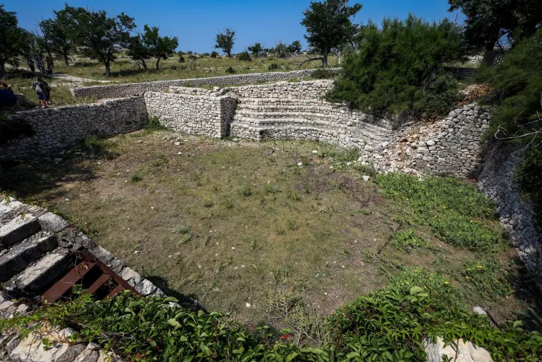 Oni koji se nisu slagali s Titom bili su poslani ovamo. Ovako iz zraka izgleda zloglasni Goli otok