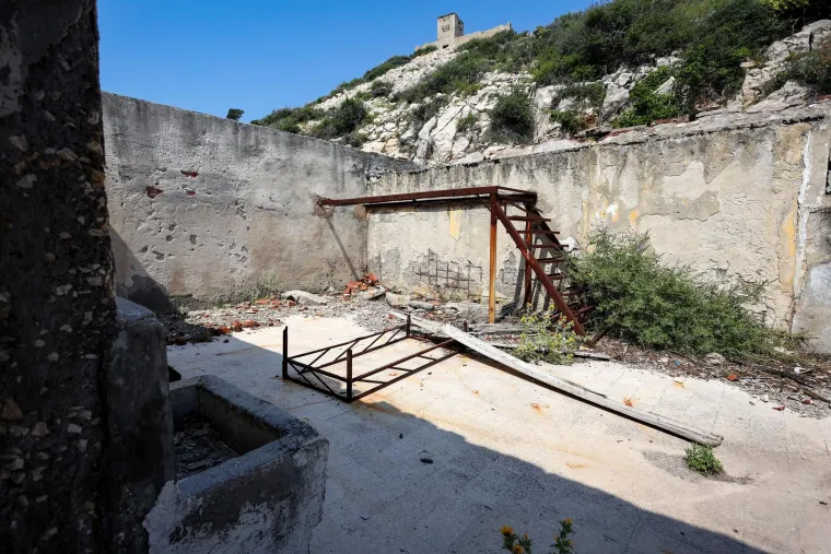 Oni koji se nisu slagali s Titom bili su poslani ovamo. Ovako iz zraka izgleda zloglasni Goli otok