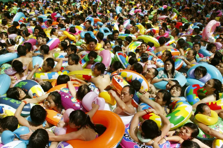Pa ti kaži gdje se nalaziš na plaži! Sjetite se da neki i ovako ljetuju kada vas zasmetaju naše gužve