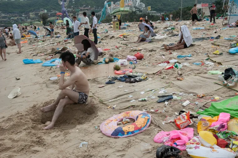 Pa ti kaži gdje se nalaziš na plaži! Sjetite se da neki i ovako ljetuju kada vas zasmetaju naše gužve