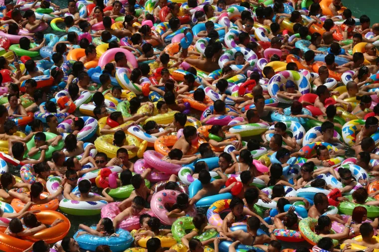 Pa ti kaži gdje se nalaziš na plaži! Sjetite se da neki i ovako ljetuju kada vas zasmetaju naše gužve
