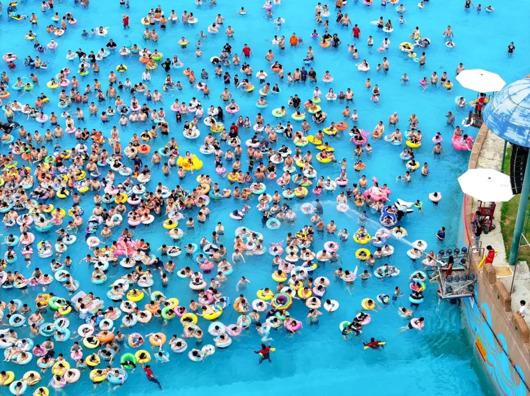 Pa ti kaži gdje se nalaziš na plaži! Sjetite se da neki i ovako ljetuju kada vas zasmetaju naše gužve