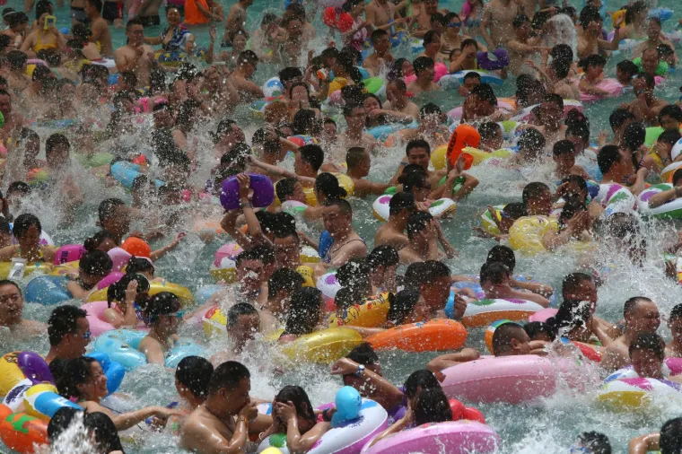 Pa ti kaži gdje se nalaziš na plaži! Sjetite se da neki i ovako ljetuju kada vas zasmetaju naše gužve