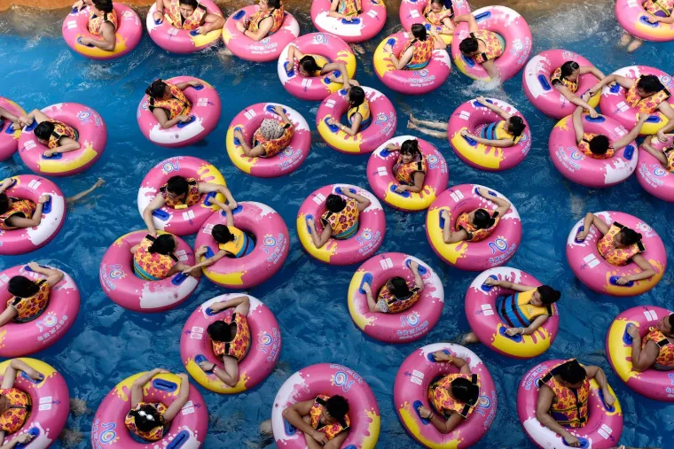 Pa ti kaži gdje se nalazi&scaron; na plaži! Sjetite se da neki i ovako ljetuju kada vas zasmetaju na&scaron;e gužve