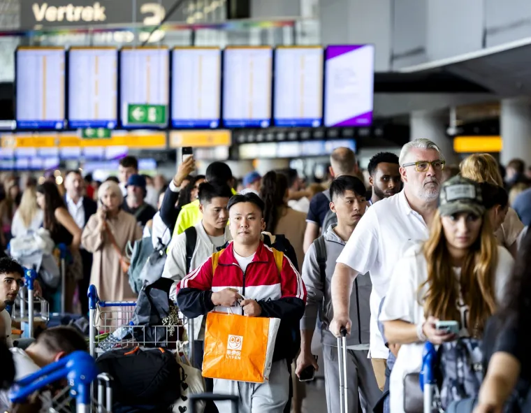 Velike američke aviokompanije poput American Airlinesa, Delte i United Airlinesa otkazale su letove, a o problemima su izvijestile i amsterdamska zračna luka Schiphol, jedna od najprometnijih u Europi, kao i aerodromi u Berlinu, Pragu, Edinburghu i Španjolskoj. 