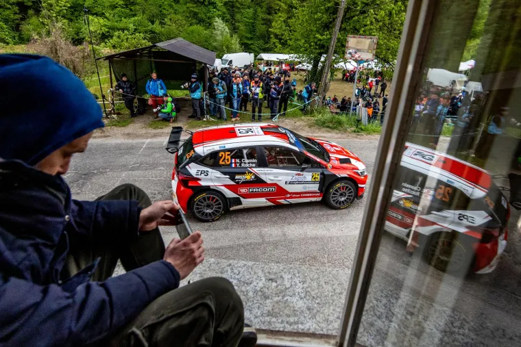 Direktno s prozora: Ovako su navijači prošle godine gledali WRC Croatia Rally, ali ubuduće takvih prizora više neće biti