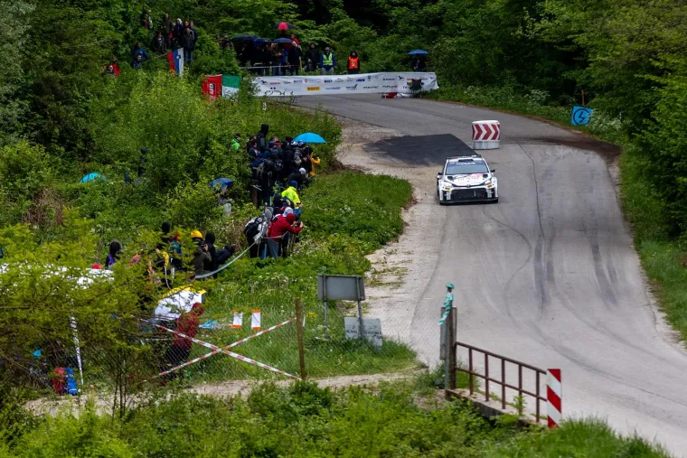 Direktno s prozora: Ovako su navijači prošle godine gledali WRC Croatia Rally, ali ubuduće takvih prizora više neće biti