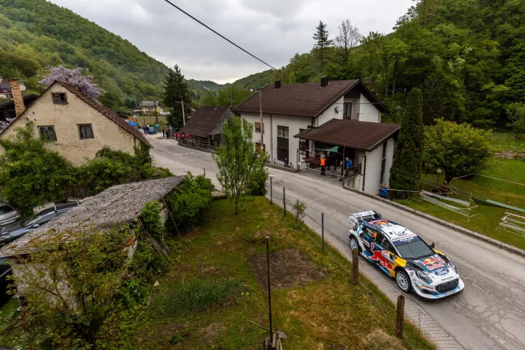 Direktno s prozora: Ovako su navijači prošle godine gledali WRC Croatia Rally, ali ubuduće takvih prizora više neće biti