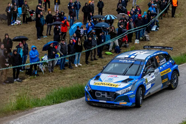 Direktno s prozora: Ovako su navijači prošle godine gledali WRC Croatia Rally, ali ubuduće takvih prizora više neće biti