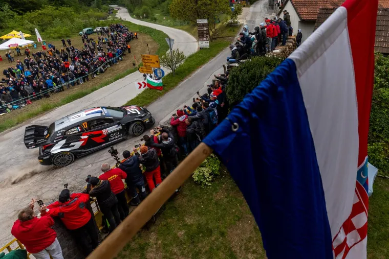 Direktno s prozora: Ovako su navijači pro&scaron;le godine gledali WRC Croatia Rally, ali ubuduće takvih prizora vi&scaron;e neće biti