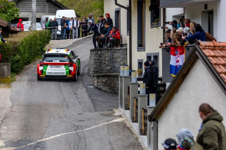Direktno s prozora: Ovako su navijači pro&scaron;le godine gledali WRC Croatia Rally, ali ubuduće takvih prizora vi&scaron;e neće biti