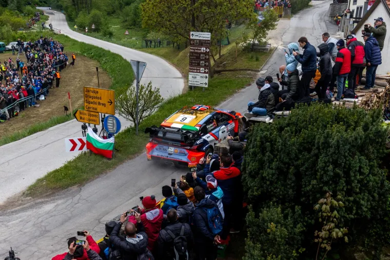 Direktno s prozora: Ovako su navijači pro&scaron;le godine gledali WRC Croatia Rally, ali ubuduće takvih prizora vi&scaron;e neće biti