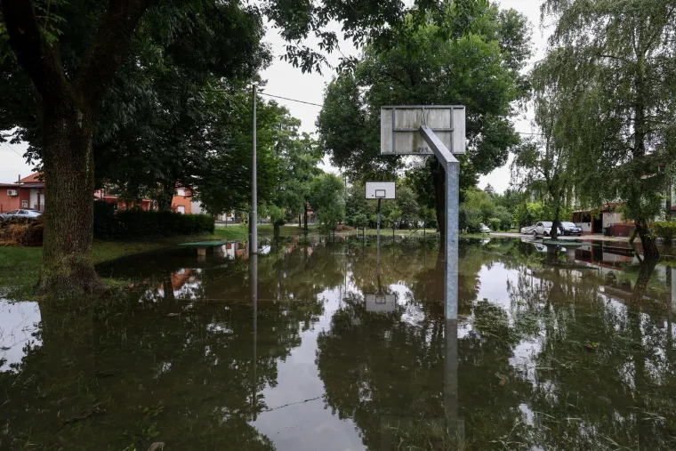 Nevrijeme ru&scaron;ilo drveće, igrali&scaron;ta pod vodom, Maksimir izgleda jezivo. Pogledajte &scaron;to je nevrijeme ostavilo iza sebe