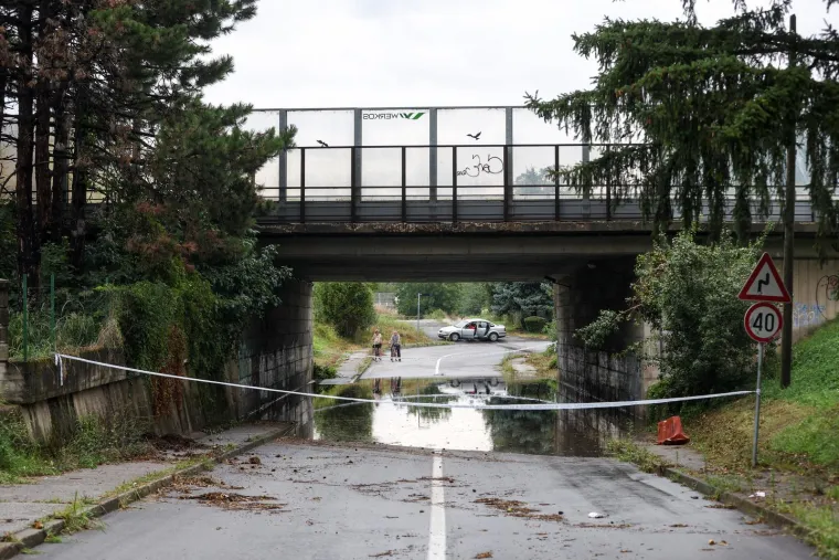 Nevrijeme ru&scaron;ilo drveće, igrali&scaron;ta pod vodom, Maksimir izgleda jezivo. Pogledajte &scaron;to je nevrijeme ostavilo iza sebe